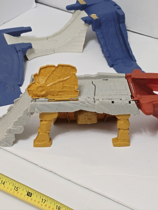 Dinotrux Toys R Us Exclusive Playset Set - Picture 15 of 16